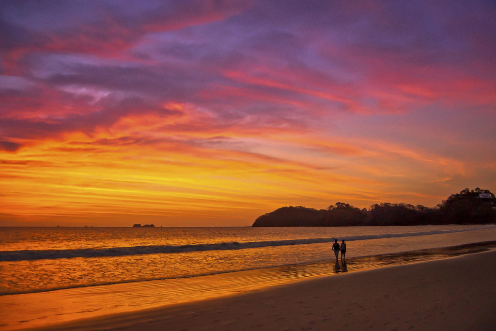 Costa Rican sunset stroll par Nick Jackson sur GIANT ART - pink photo art