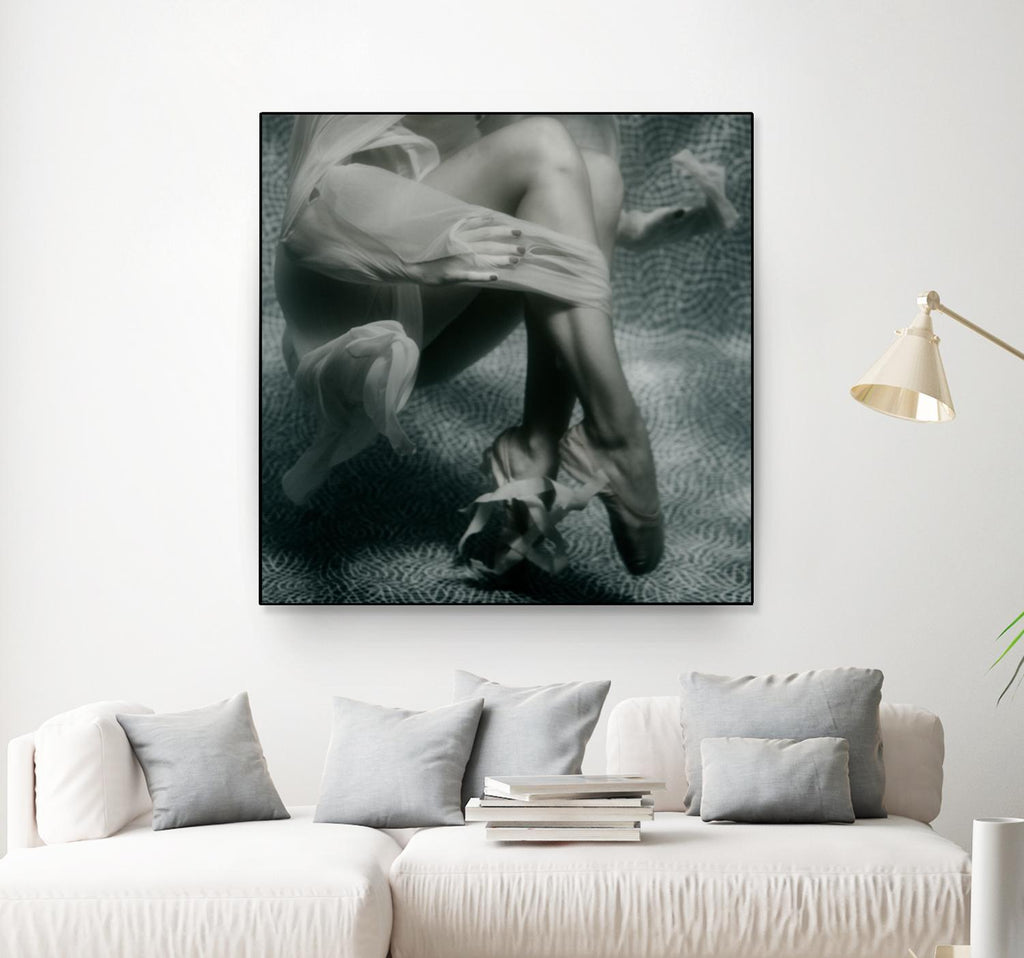 Float 2 de Peter Morneau sur GIANT ART - ballerine figurative noire