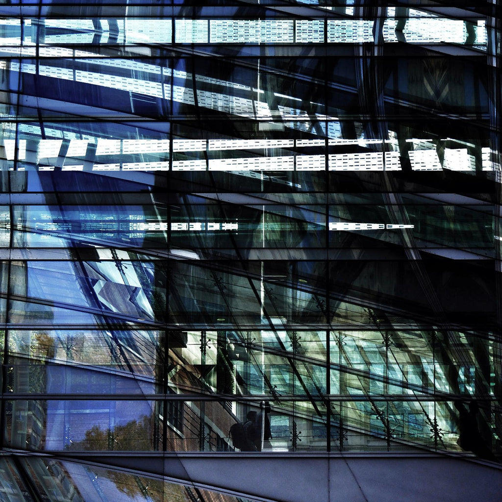 Urban Distortion I par Jean-François Dupuis sur GIANT ART - superposition d'une scène de ville bleue