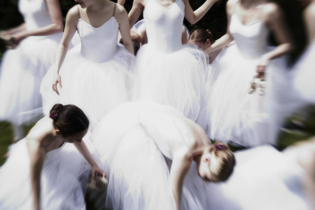 white Ballerina's par Peter Morneau sur GIANT ART - ballerine figurative blanche