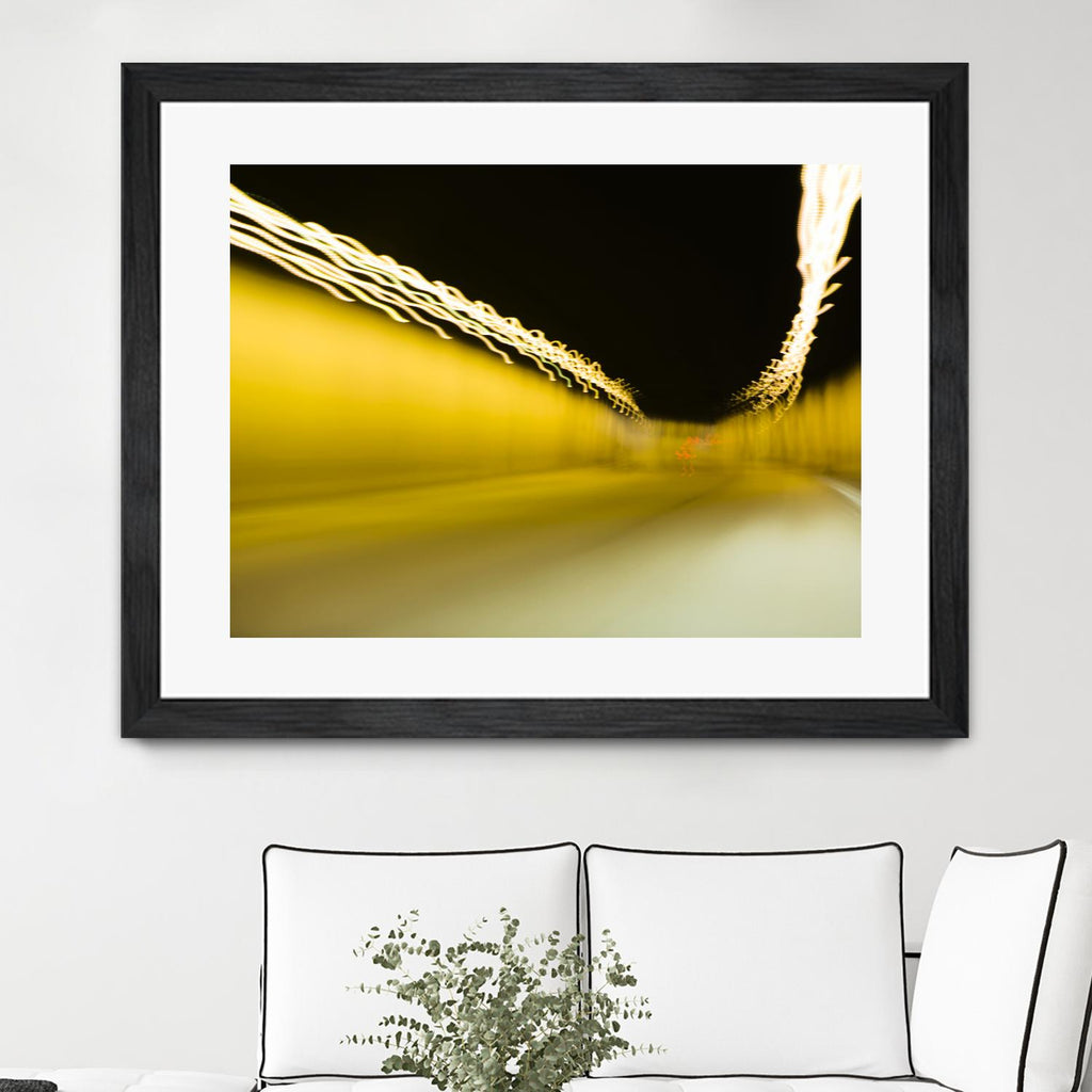 Tunnel Abstract 2 par Acer Images sur GIANT ART - art photo jaune