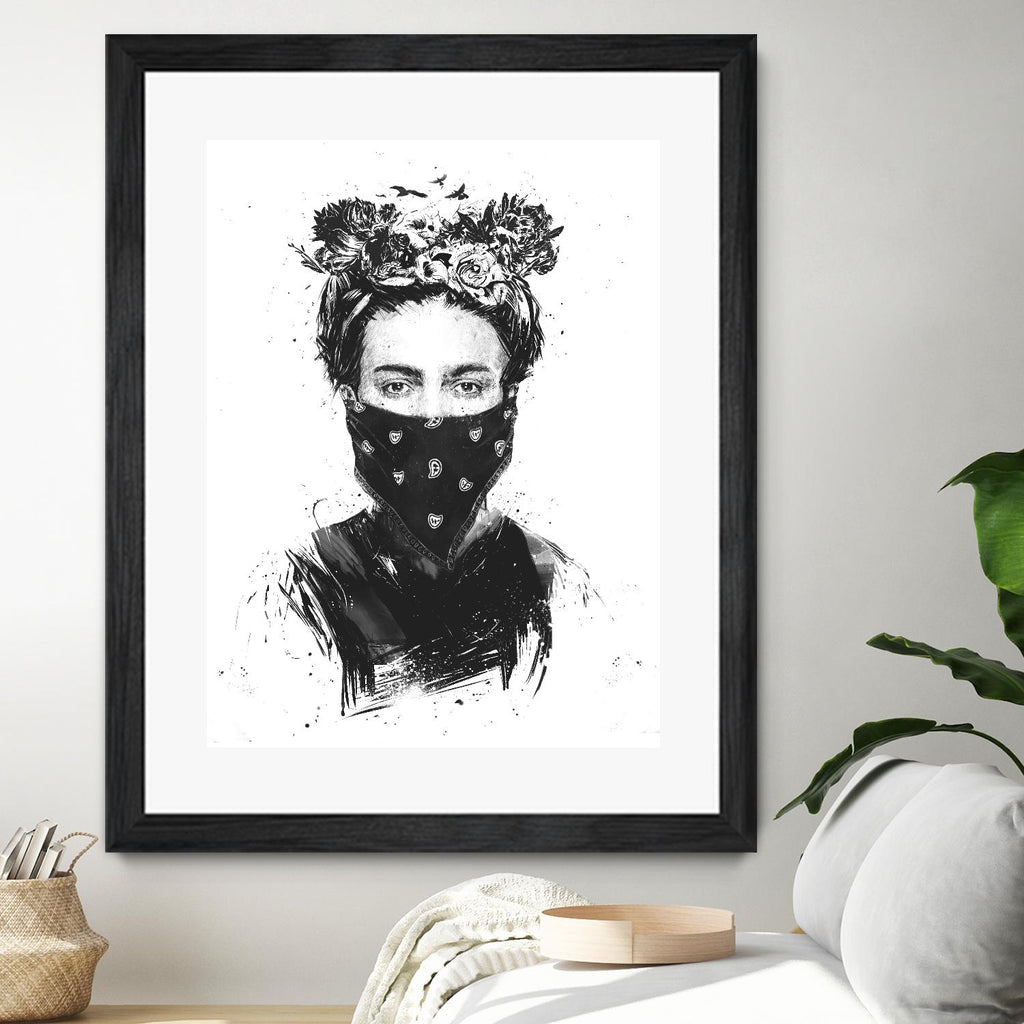 Rebel Girl par Balazs Solti sur GIANT ART - noir et blanc contemporain, figuratif, surréalisme urbain/pop, fleurs, illustration
