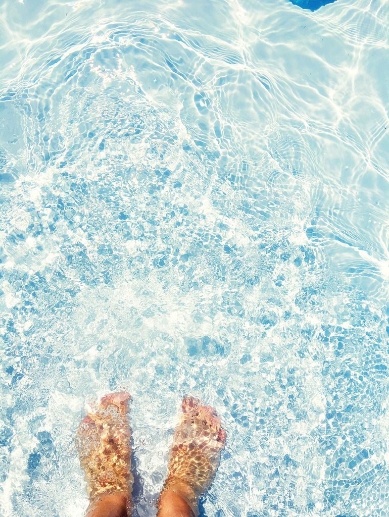 Relaxed Feet par Sarah Jane sur GIANT ART - multi photographie