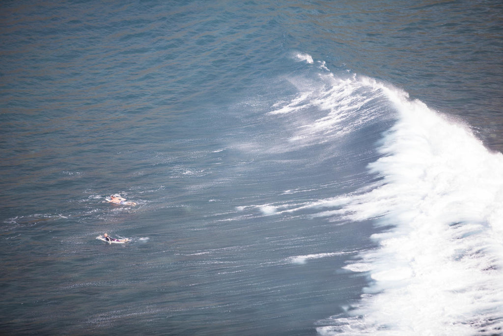 Surfers Delight d'Aaron Matheson sur GIANT ART - scène de mer blanche