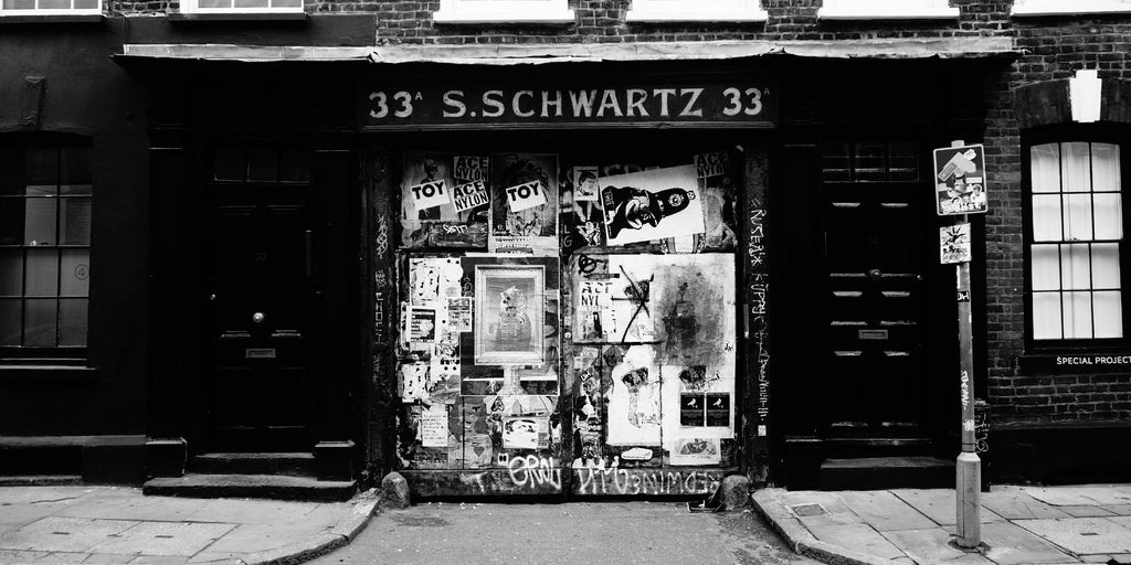 33 S.Schwartz 33 par Pexels sur GIANT ART - scène de ville blanche